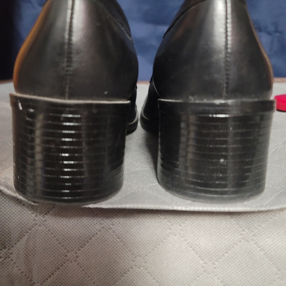 Croft & Barrow Leather Loafers. Size 7M.  (825) - Picture 7 of 8